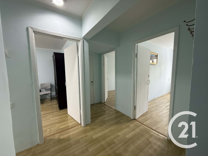 СБД, 3-р хороо 5-р хороололд  3 өрөө байр хөлслүүлнэ